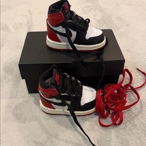 Nike Black, Red, and White High-Tops Size 2 Baby NWT & Box | Jordan 1 Retro
